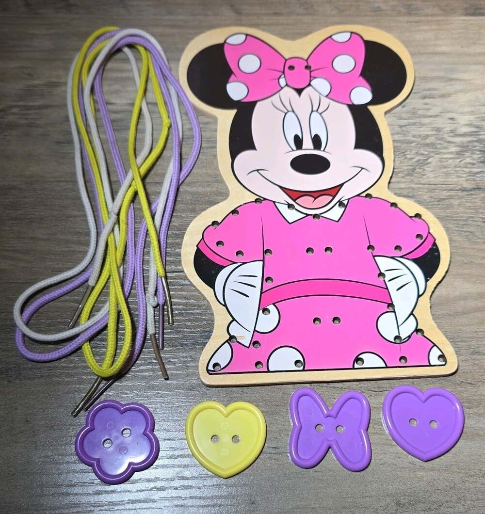 Melissa & Doug Disney MINNIE MOUSE Wooden Lacing Learn to Lace-Up
